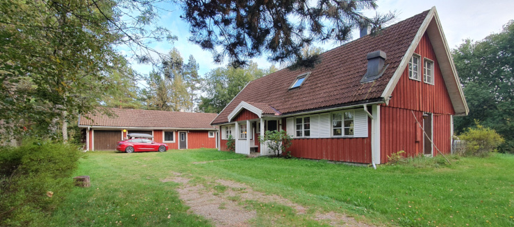 Die H&auml;user vom Zufahrtsweg aus